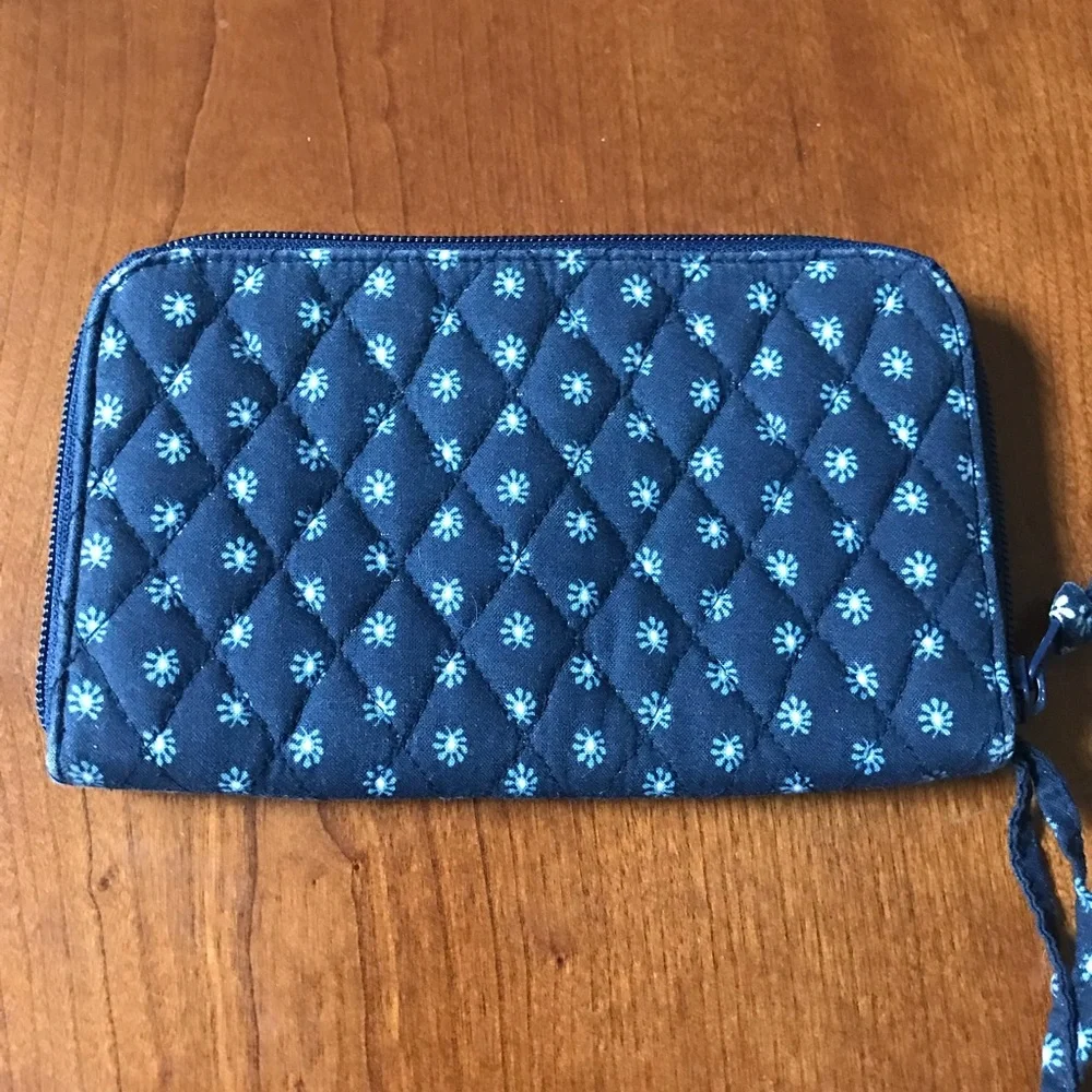 VERA BRADLEY Zip Around Wallet in Seaport Navy Pattern